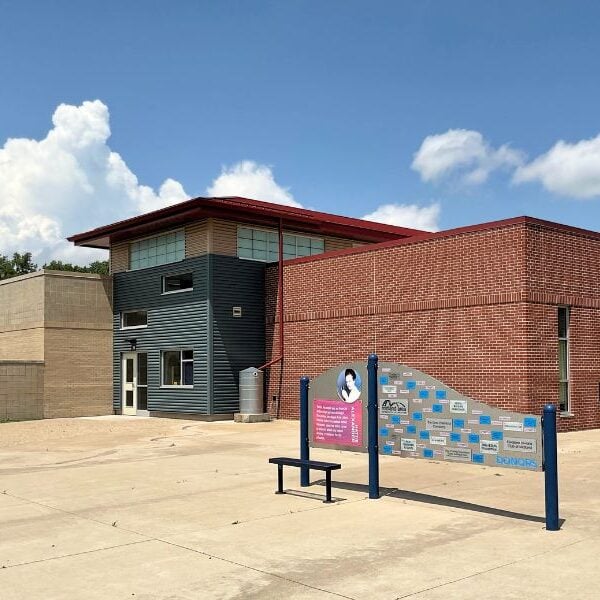 Central Park Elementary School Exterior of Central Park Elementary School in Midland, MI featuring Boettcher Masonry’s brickwork with modern design and welcoming school entrance.