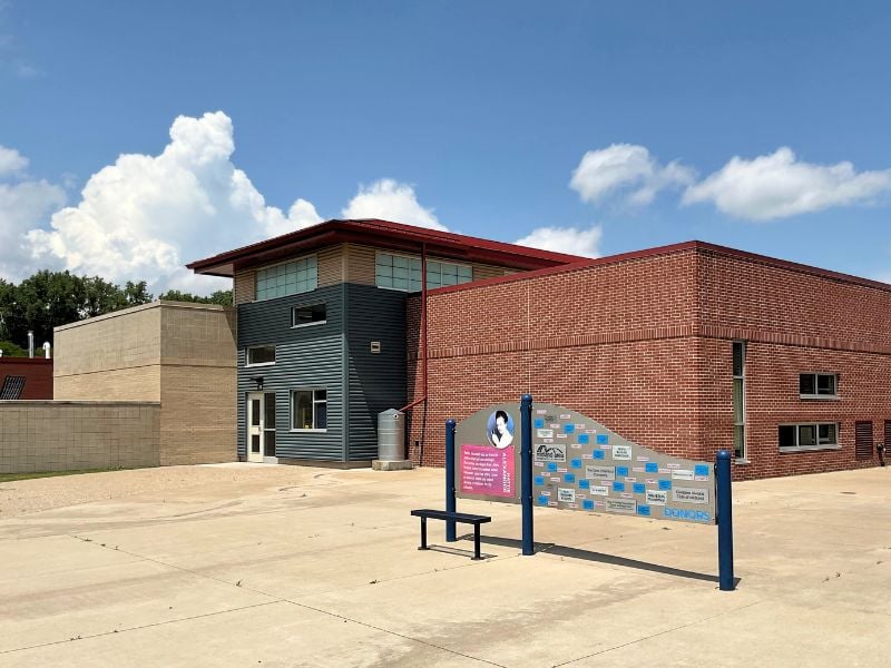 Exterior of Central Park Elementary School in Midland, MI featuring Boettcher Masonry’s brickwork with modern design and welcoming school entrance.