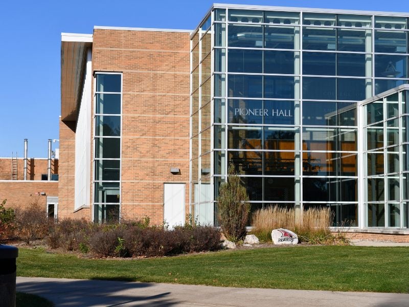 A view of Saginaw Valley State University’s Pioneer Hall brick base showing Boettcher Masonry’s craftsmanship, detailed brick patterns, and blended lines.